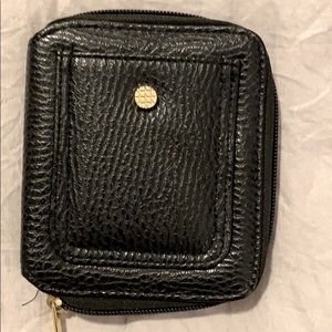 Small but spacious black wallet